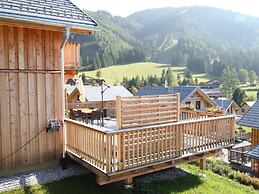 Lavish Wooded Chalet with Sauna & Hot Tub in Hohentauern