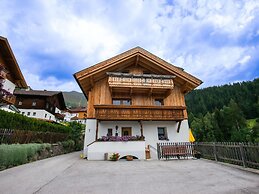 Cozy Apartment in Fendels near Ski Area