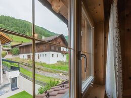Cozy Apartment in Fendels near Ski Area