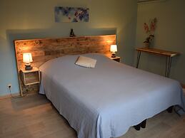 A Villa Between the Town Centre and the Forest