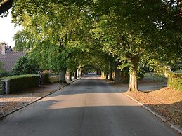 A Villa Between the Town Centre and the Forest
