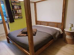 A Villa Between the Town Centre and the Forest