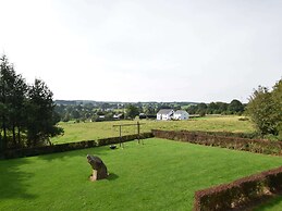 Quaint Cottage In Petite Langlire with Hot Tub