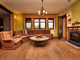 Pleasant Holiday Home in Erezée Ardennes with Hot Tub, Sauna