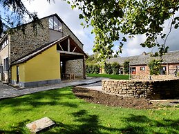 Pleasant Holiday Home in Erezée Ardennes with Hot Tub, Sauna