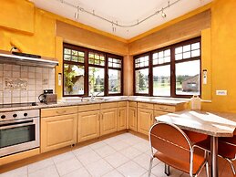 Pleasant Holiday Home in Erezée Ardennes with Hot Tub, Sauna