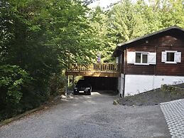 Cosy Chalet in Odeigne with Hot Tub