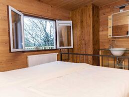 Cosy Chalet in Odeigne with Hot Tub