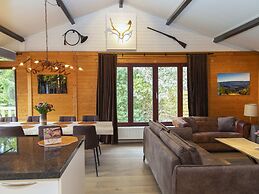 Cosy Chalet in Odeigne with Hot Tub