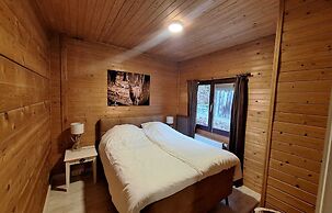 Cosy Chalet in Odeigne with Hot Tub
