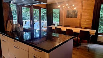 Cosy Chalet in Odeigne with Hot Tub