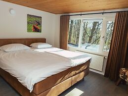 Cosy Chalet in Odeigne with Hot Tub