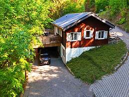 Cosy Chalet in Odeigne with Hot Tub