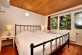 Cosy Chalet in Odeigne with Hot Tub