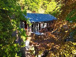 Cosy Chalet in Odeigne with Hot Tub