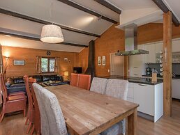 Cosy Chalet in Odeigne with Hot Tub