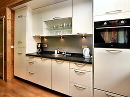 Cosy Chalet in Odeigne with Hot Tub