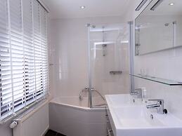 Cosy Chalet in Odeigne with Hot Tub