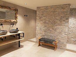 Cosy Chalet in Odeigne with Hot Tub