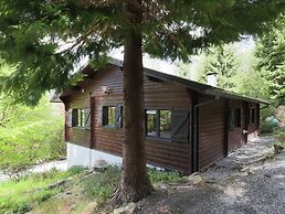 Cosy Chalet in Odeigne with Hot Tub