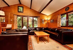 Cosy Chalet in Odeigne with Hot Tub