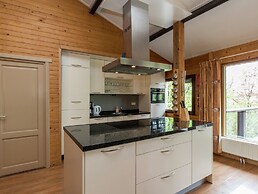 Cosy Chalet in Odeigne with Hot Tub