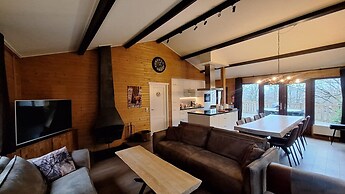 Cosy Chalet in Odeigne with Hot Tub
