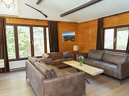 Cosy Chalet in Odeigne with Hot Tub