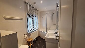 Cosy Chalet in Odeigne with Hot Tub