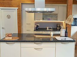 Cosy Chalet in Odeigne with Hot Tub