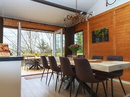 Cosy Chalet in Odeigne with Hot Tub
