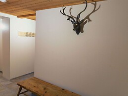 Cosy Chalet in Odeigne with Hot Tub