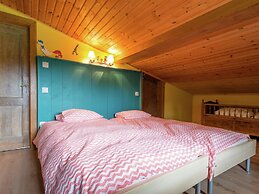 Rustic Retreat in Houvegne