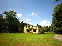 Rustic Retreat in Houvegne