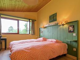 Rustic Retreat in Houvegne