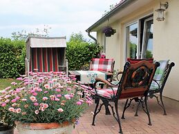 Cozy Holiday Home in Hohenkirchen near Baltic Sea