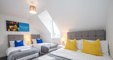 Modern House Close To Centre