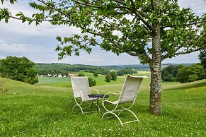 Hilltop Haven in Parlan
