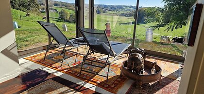 Hilltop Haven in Parlan