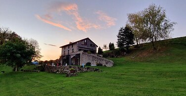Hilltop Haven in Parlan