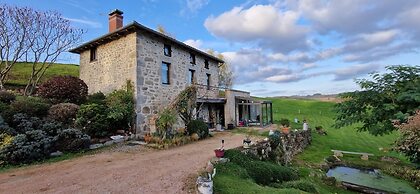 Hilltop Haven in Parlan