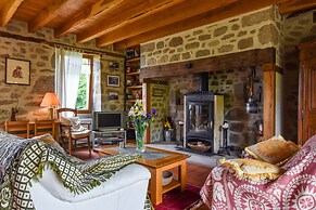 Hilltop Haven in Parlan