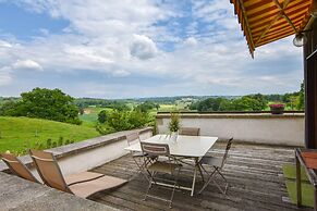 Hilltop Haven in Parlan
