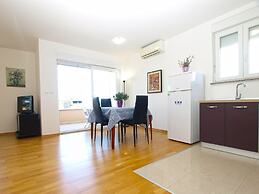 Apartment 1932