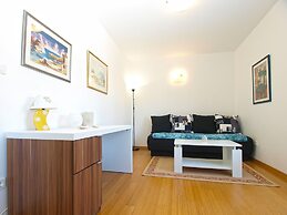 Apartment 1932