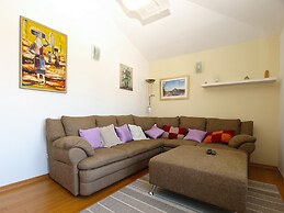 Apartment 1932