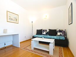 Apartment 1932