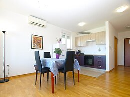 Apartment 1932