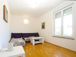 Apartment 1932