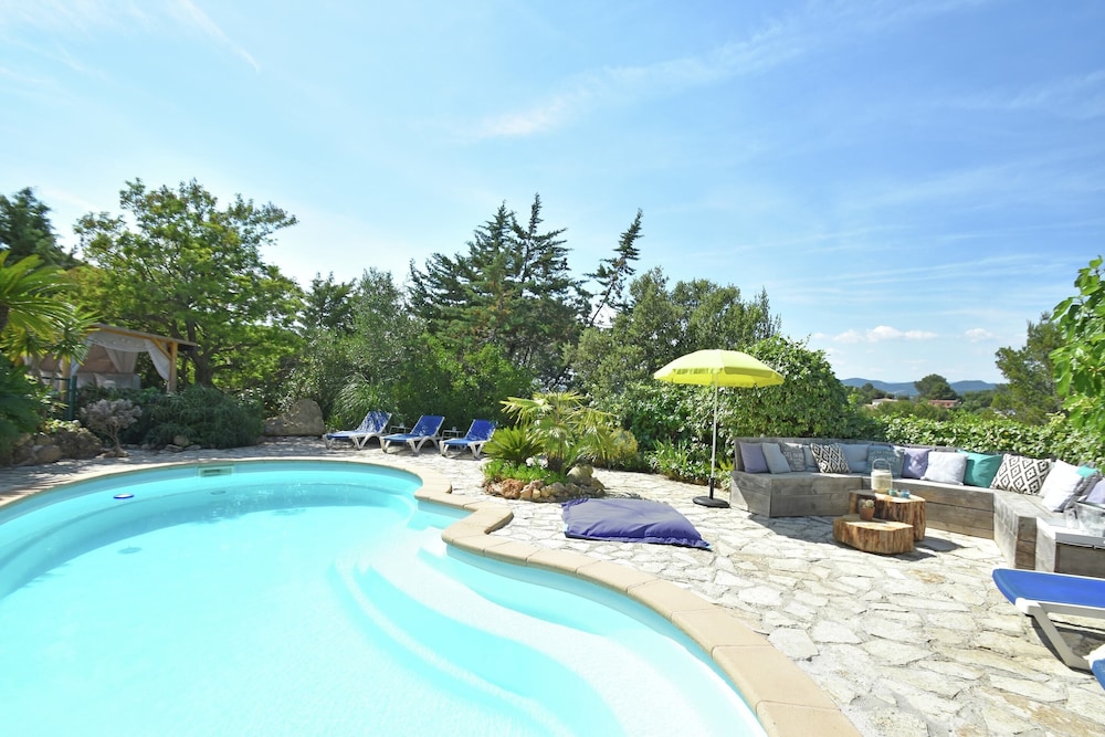 Villa in Frejus With Pool Near Beach